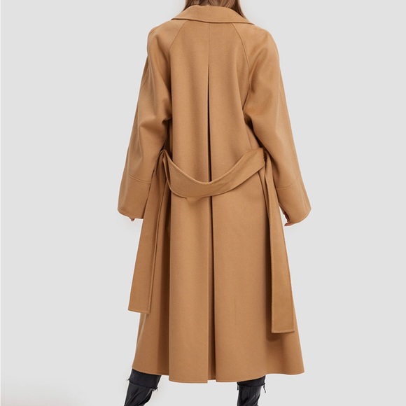 Lattelier Buttoned Wool Coat - Picture 9 of 11